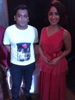 Yami Gautam meets her Jabra fan in Kolkata