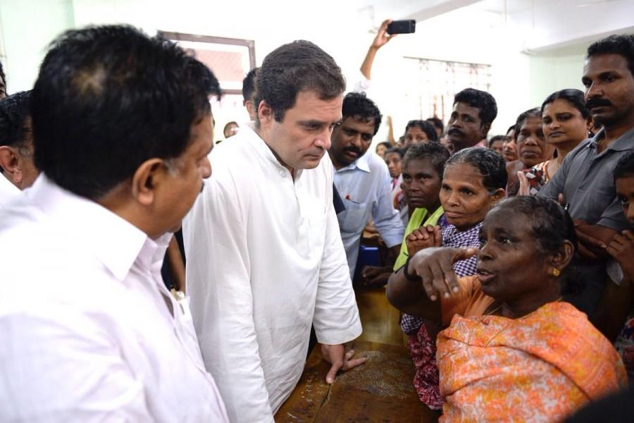 Rahul Gandhi visits relief camps in Chengannur Kerala floods,Rahul Gandhi,Rahul Gandhi in Kerala,Rahul Gandhi meets affected families,Rahul Gandhi at Engineering College,Rahul Gandhi at Relief Camp,Kerala rain