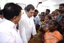 Rahul Gandhi visits relief camps in Chengannur
