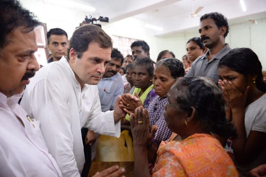 Kerala floods: Rahul Gandhi meets affected families Kerala floods,Rahul Gandhi,Rahul Gandhi in Kerala,Rahul Gandhi meets affected families,Rahul Gandhi at Engineering College,Rahul Gandhi at Relief Camp,Kerala rain