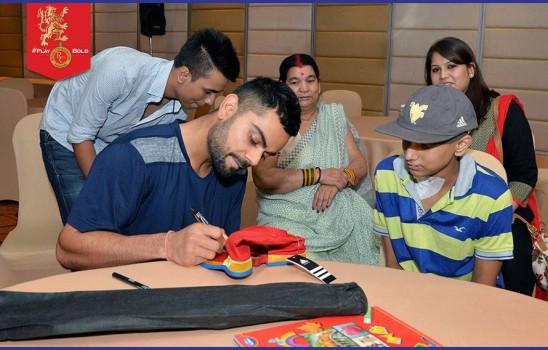 Virat Kohli Meets his Fan in Ahmedabad