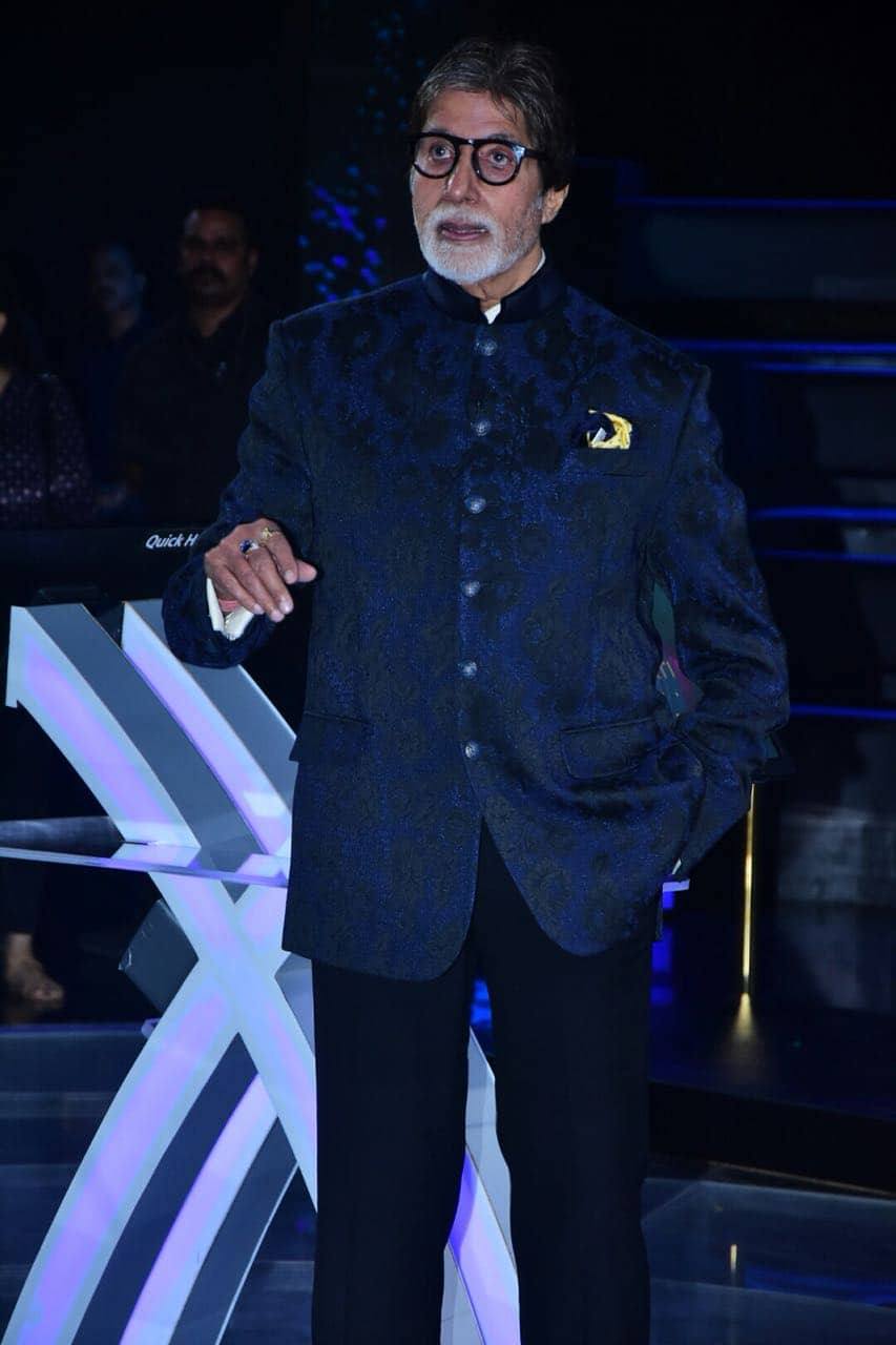 Amitabh Bachchan poses to camera Kaun Banega Crorepati season 10,KBC,KBC 10,KBC 10 launch,Kaun Banega Crorepati,Amitabh Bachchan,Big B