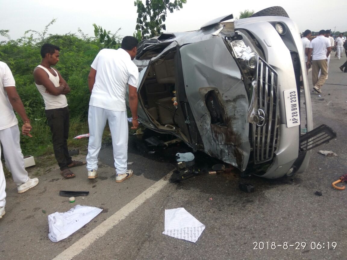 [GRAPHIC PHOTOS] NTR's Son Nandamuri Harikrishna Dies In Road Mishap ...