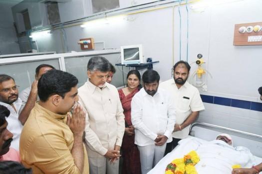 Andhra CM Chandrababu Naidu at Nalgonda hospital