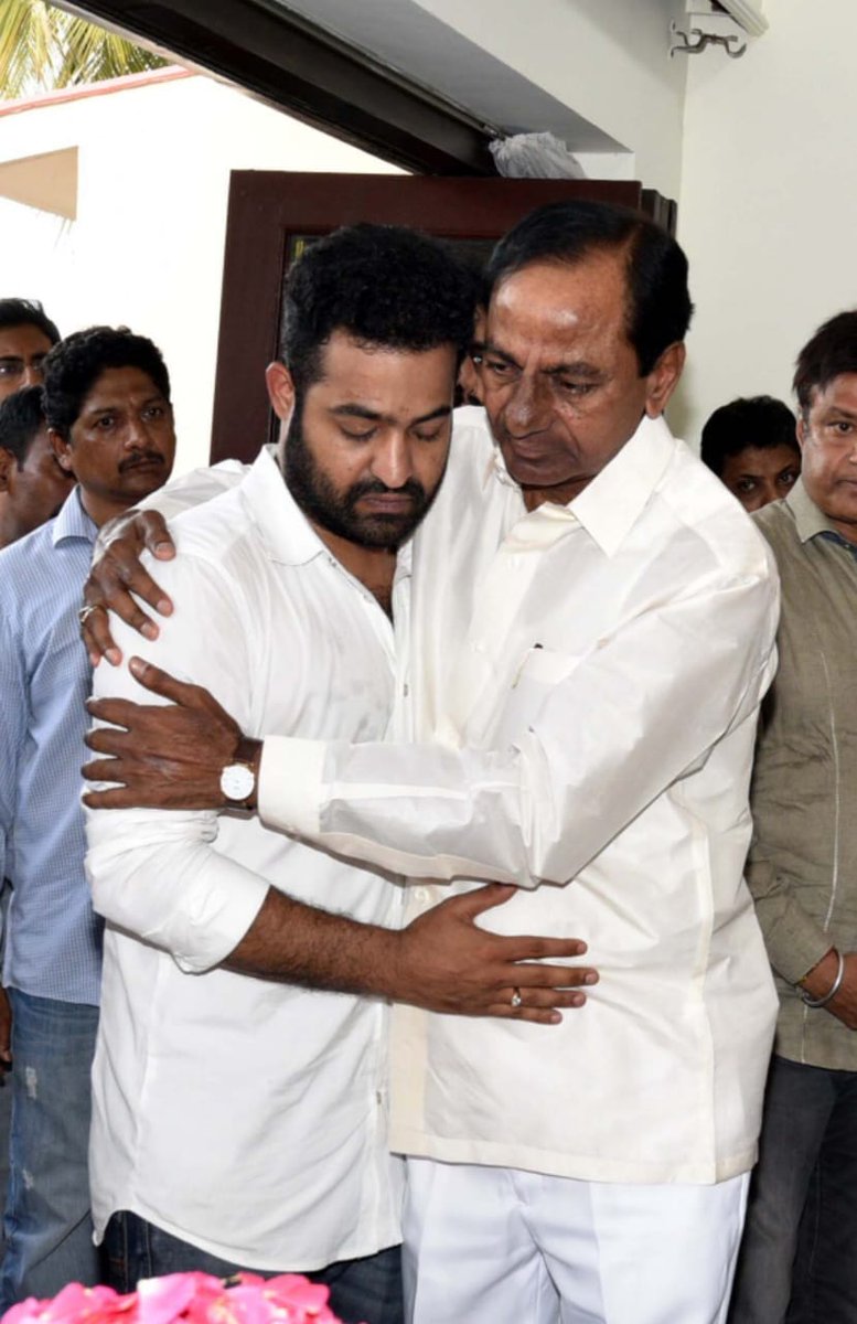 Telangana CM pays last respects to Nandamuri Harikrishna Kalvakuntla Chandrashekar Rao,KCR,CM KCR,Nandamuri Harikrishna,Celebs pay respects to Nandamuri Harikrishna,Nandamuri Harikrishna funeral,Nandamuri Harikrishna funeral pics,Nandamuri Harikrishna funeral images,Nandamuri Harikrishna funeral stills,Nandamur