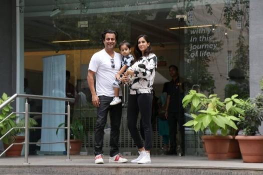 Abhishek Kapoor takes wife PragyaKapoor and newborn son Shamshera to their home