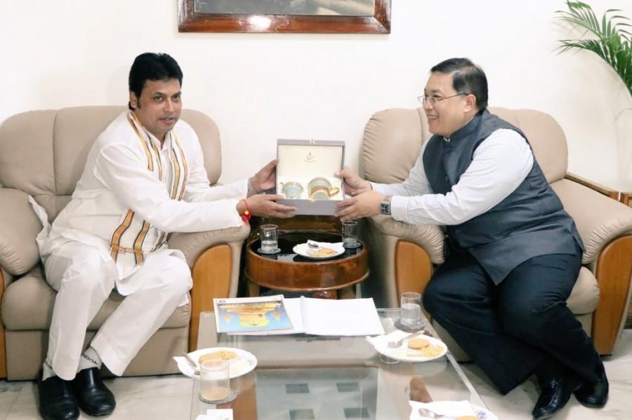 Thailand Ambassador visits Tripura CM Chutintorn Gongsakdi,Chutintorn Gongsakdi meets Biplab Deb,Biplab Deb,CM Biplab Deb,Tripura CM Biplab Deb