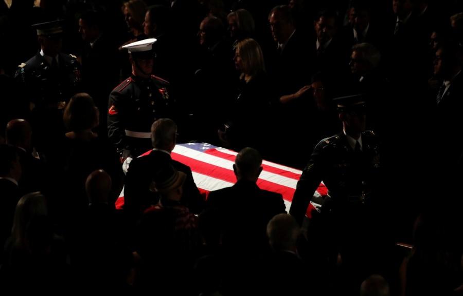 The honor guard carries the casket Honoring John McCain,Honoring for John McCain,John McCain,US senator John McCain,John McCain dead,John McCain memorial,John McCain memorial pics,John McCain memorial images,John McCain memorial stills,John McCain memorial pictures,John McCain memorial pho