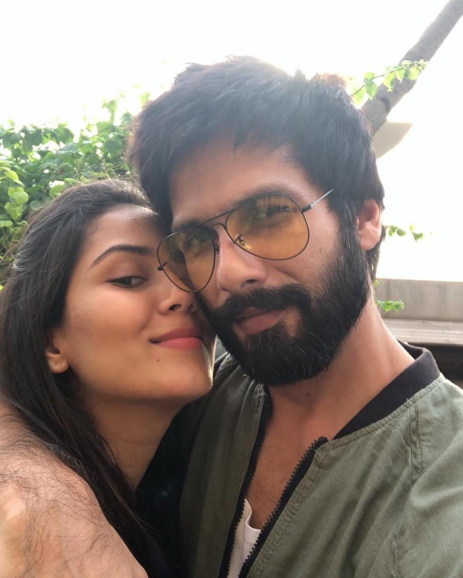 Shahid, Mira's latest still is all about romance Mira Rajput and Shahid Kapoor,mira rajput baby bump,Mira Rajput instagram,Mira Rajput pregnant,Shahid Kapoor Instagram,Misha Kapoor