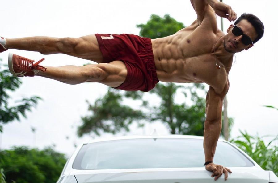 Tiger Shroff flaunts his ripped abs Tiger Shroff,Tiger Shroff abs,Tiger Shroff chiselled body,Student Of The Year 2 climax,Student Of The Year 2,SOTY 2,SOTY 2 climax