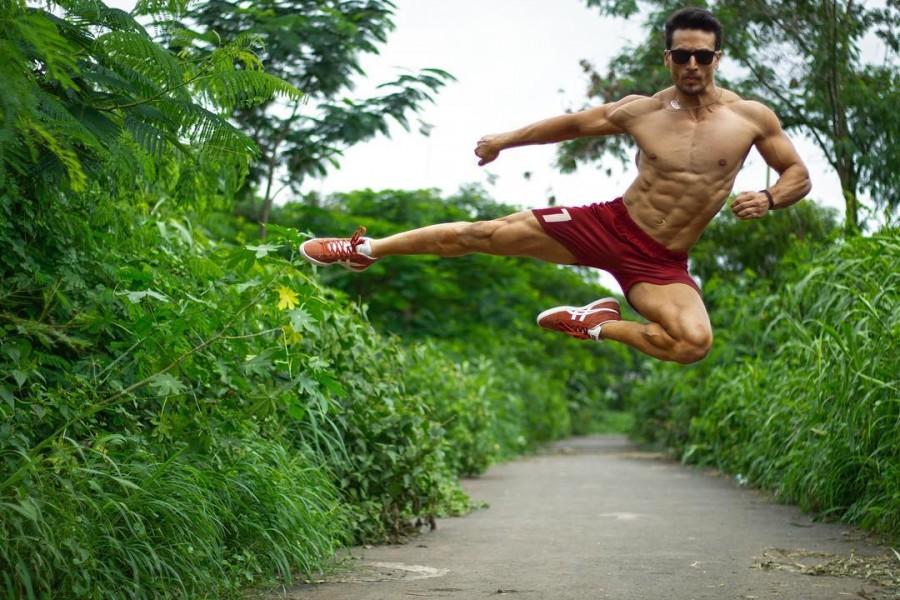 Student Of The Year 2 climax scene Tiger Shroff,Tiger Shroff abs,Tiger Shroff chiselled body,Student Of The Year 2 climax,Student Of The Year 2,SOTY 2,SOTY 2 climax