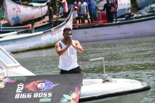 Salman Khan makes a grand entry for the press meet