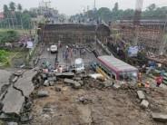 Majerhat bridge in South Kolkata with heavy traffic collapsed