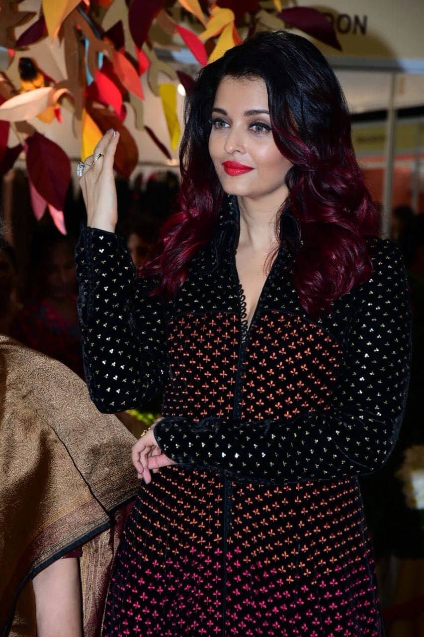 Aishwarya Rai Bachchan poses for camera Aishwarya Rai Bachchan,Aishwarya Rai,Aishwarya Rai at IMC event,IMC event,Aishwarya Rai Bachchan at IMC event,celebs at IMC event,IMC event pics,IMC event images,IMC event stills,IMC event pictures