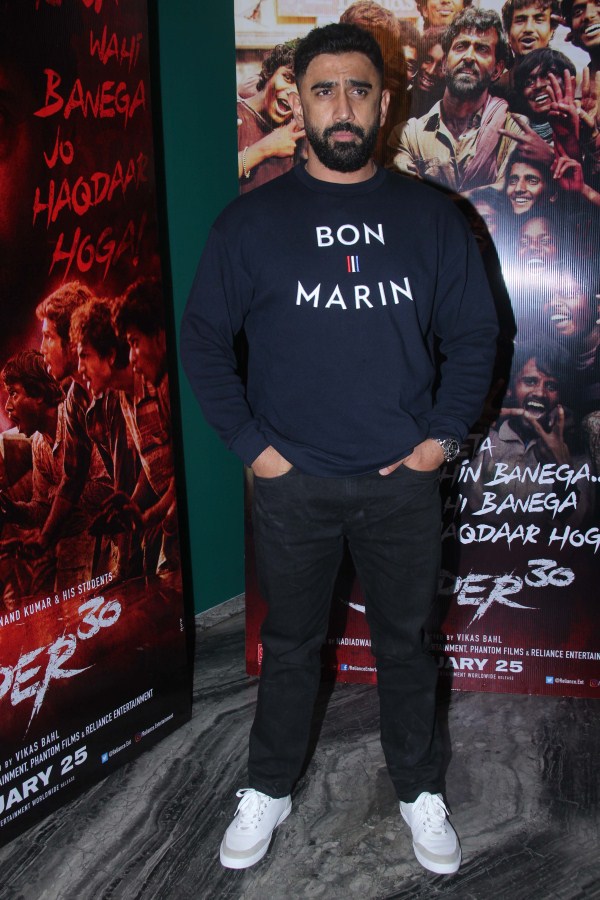 Amit Sadh Mrunal Thakur,Sajid Nadiadwala,Wardha Nadiadwala,Vikas Bahl,Ajay-Atul,Aditya Srivastava,Virendra Saxena,Amit Sadh,Hrithik Roshan,Super 30 wrap up party,Super 30 wrap party,celebs at Super 30 wrap party