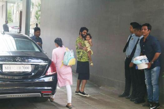 Shahid Kapoor with Misha at Hinduja hospital