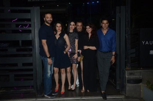 Sunny Dewan, Tanya Deol, Anu Dewan, Bobby Deol, Twinkle Khanna and Akshay Kumar