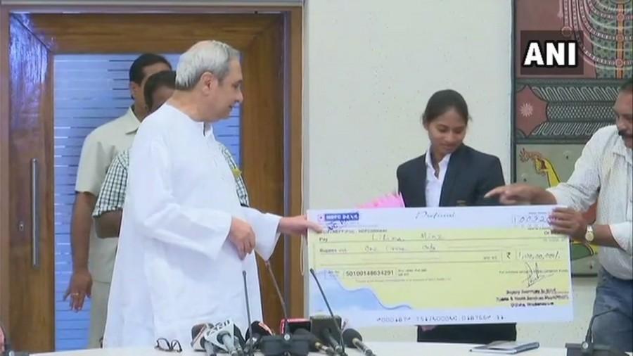 CM Patnaik presents cash prizes to Odisha Asian Games medal winners Chief Minister Naveen Patnaik,Naveen Patnaik,CM Naveen Patnaik,Asian Games medal winners,Asian Games winners