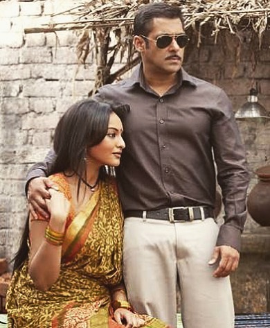 Sonakshi Sinha shares throwback picture with Salman Khan Sonakshi Sinha,Sonakshi Sinha with Salman Khan,Salman Khan,Sonakshi Sinha Dabangg,Dabangg,Sonakshi Sinha shares throwback picture