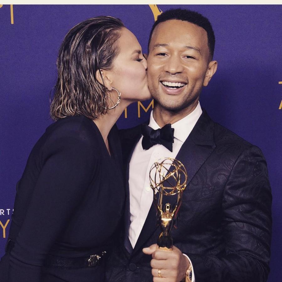 Chrissy Teigen shares a passionate kiss with John Legend Chrissy Teigen,Chrissy Teigen kiss John Legend,John Legend,Creative Arts Emmys,GQ Man of the Year