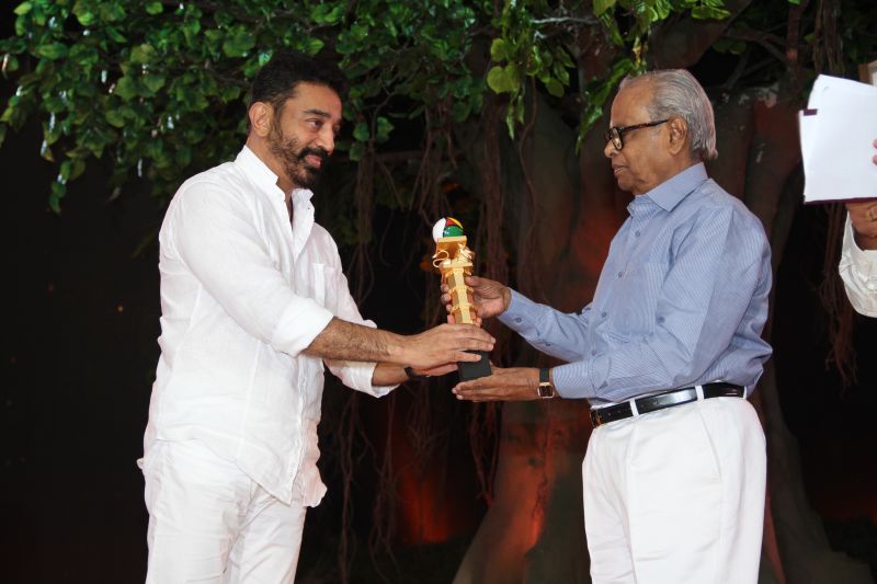 K Balachander, Kamal Haasan Kamal Haasan and K Balachander Rare and Unseen Pics,Kamal Haasan and K Balachander,Kamal Haasan,K Balachander,kamal haasan uttama villain,uthama villain,uthama villain review,uthama villain movie pics,uthama villain images,uthama villain photos,kamal hass