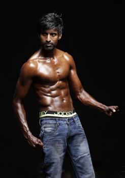 Seema Raja actor Sivakarthikeyan unveils Soori's 6-pack; pic goes viral