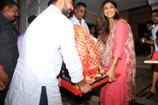 Shilpa Shetty is all smiles as she welcomes Lord Ganpati with husband Raj Kundra