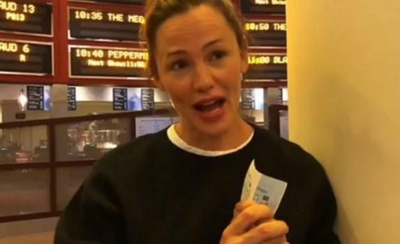 Jennifer Garner buys tickets