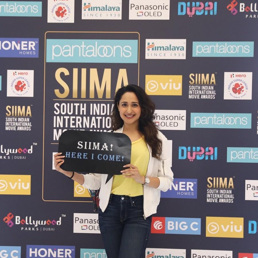 Pragya Jaiswal Radikaa Sarathkumar,SJ Surya,Vikram,SS Rajamouli,SIIMA 2018,SIIMA 2018 award ceremony,SIIMA 2018 pics,SIIMA 2018 images,SIIMA 2018 stills,SIIMA 2018 pictures,SIIMA 2018 photos