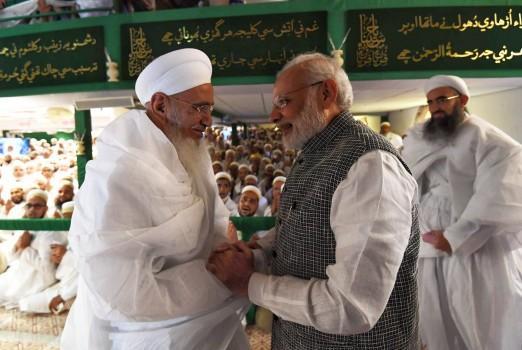 PM in Indore: Narendra Modi visits Indore mosque, talks of 'new India'