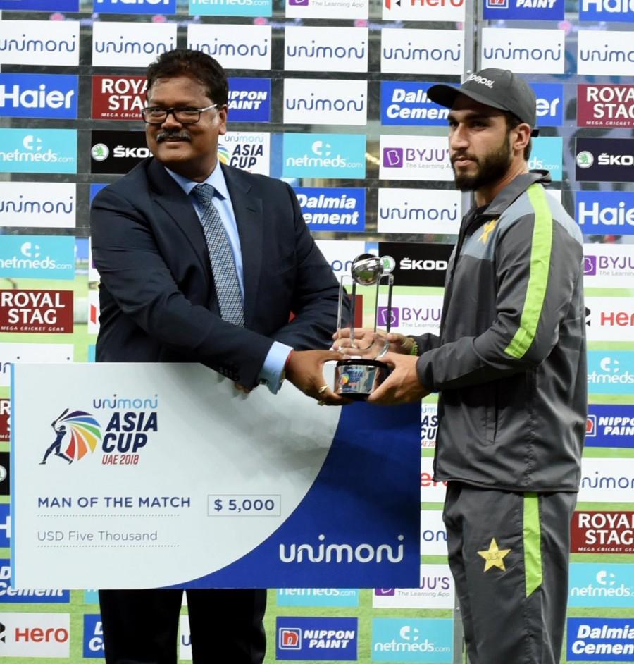 Usman was adjudged the Man of the Match award Asia Cup 2018,Asia Cup,Pakistan beat Hong Kong,Pakistan beats Hong Kong,Pakistan trash Hong Kong