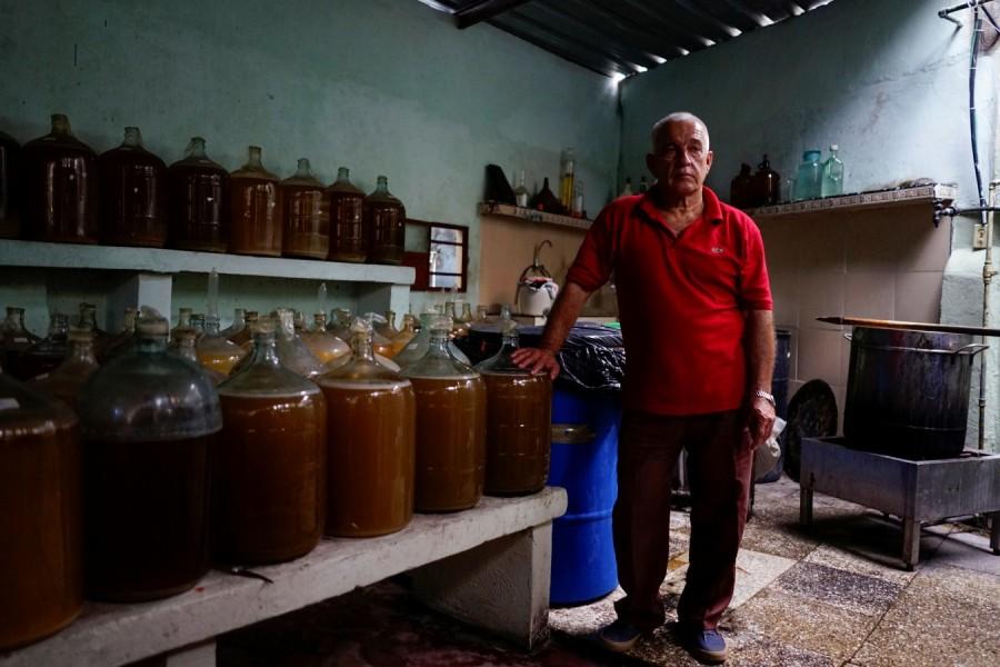 Orestes Estevez shows the production of wine From fishing to tying hair,Condom Uses,Condom Use,Condom Use Goes Far Beyond Sex,condom usage,Cuba goes far beyond sex