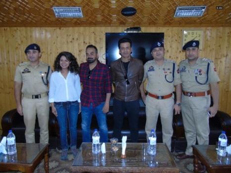 Gali Guleiyan actor Manoj Bajpayee interacts with officers, jawans at DPL Srinagar