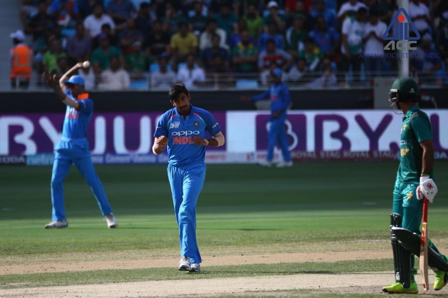 India thump Pakistan by 8 wickets India beat Pakistan,India beat Pakistan by 8 wickets,India trash Pakistan,Asia Cup,Asia Cup 2018,Asia Cup India beat Pakistan
